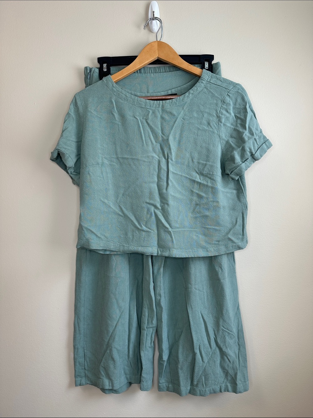 Zesica Light Teal/Sage Greeb Cropped Top & Ankle Pants Set Size Medium